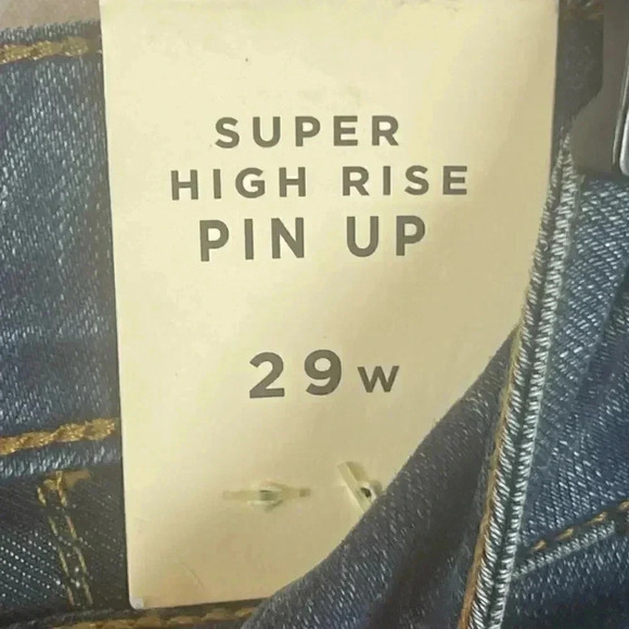 NWT Women's BDG Super High Rise Pin Up Denim Jean Shorts Size 29 $59 Medium Wash - Picture 5 of 9